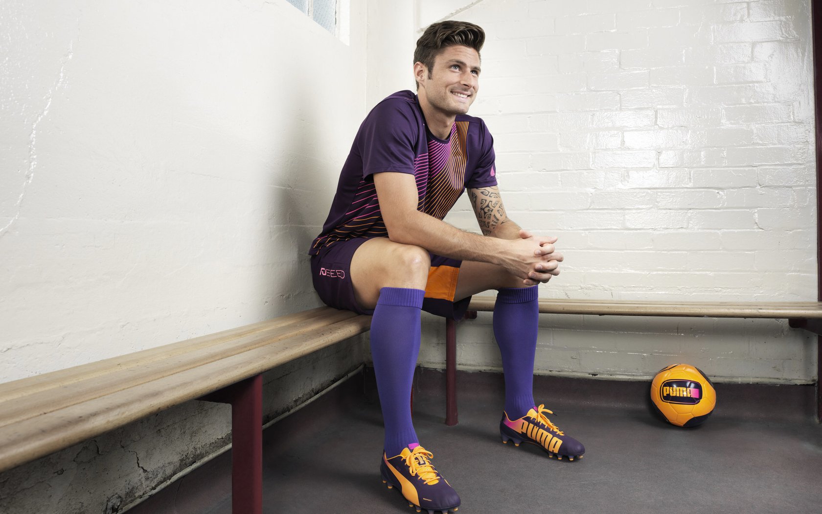 -中学篮球积极开展篮球主题教育丰富体育内容，中学生篮球培训